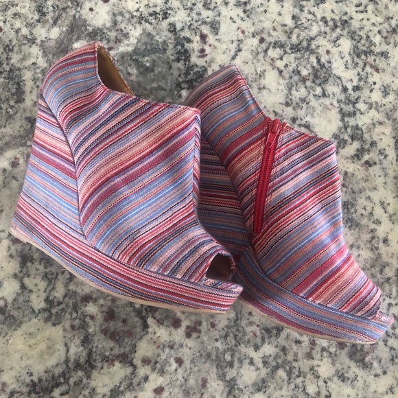 💖5/$25 Quipid rainbow fabric wedges w/ peep toe size 10 - Picture 6 of 10
